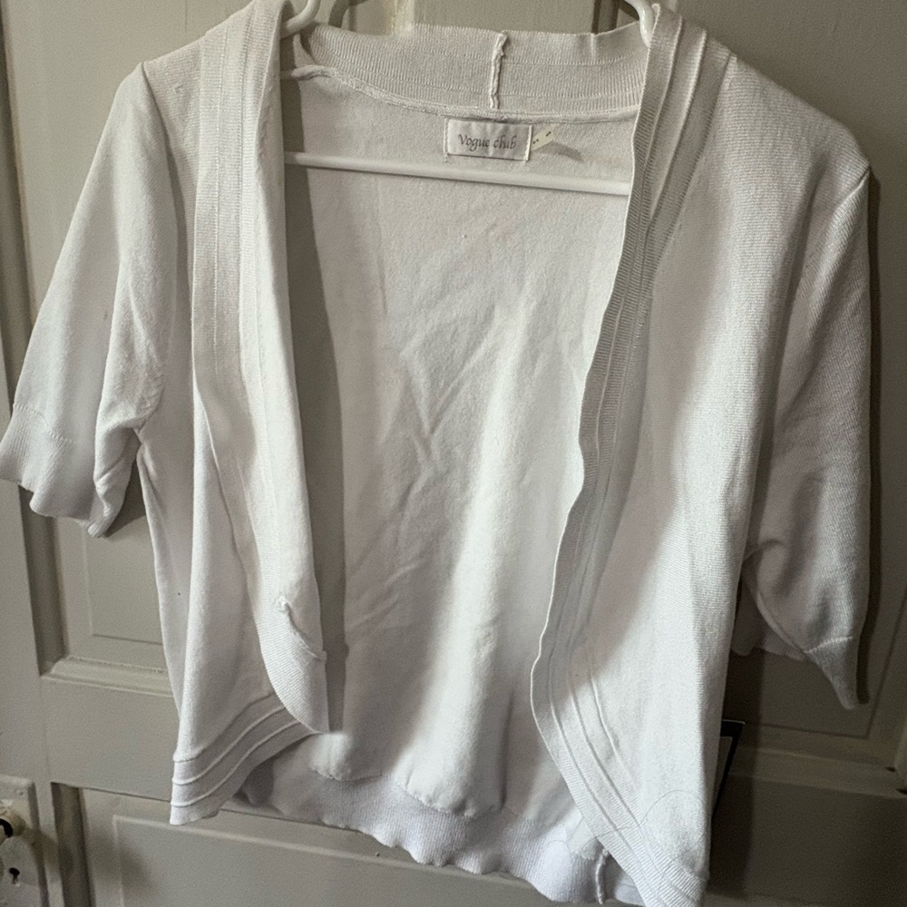 Vogue Club cropped sleeve sweater